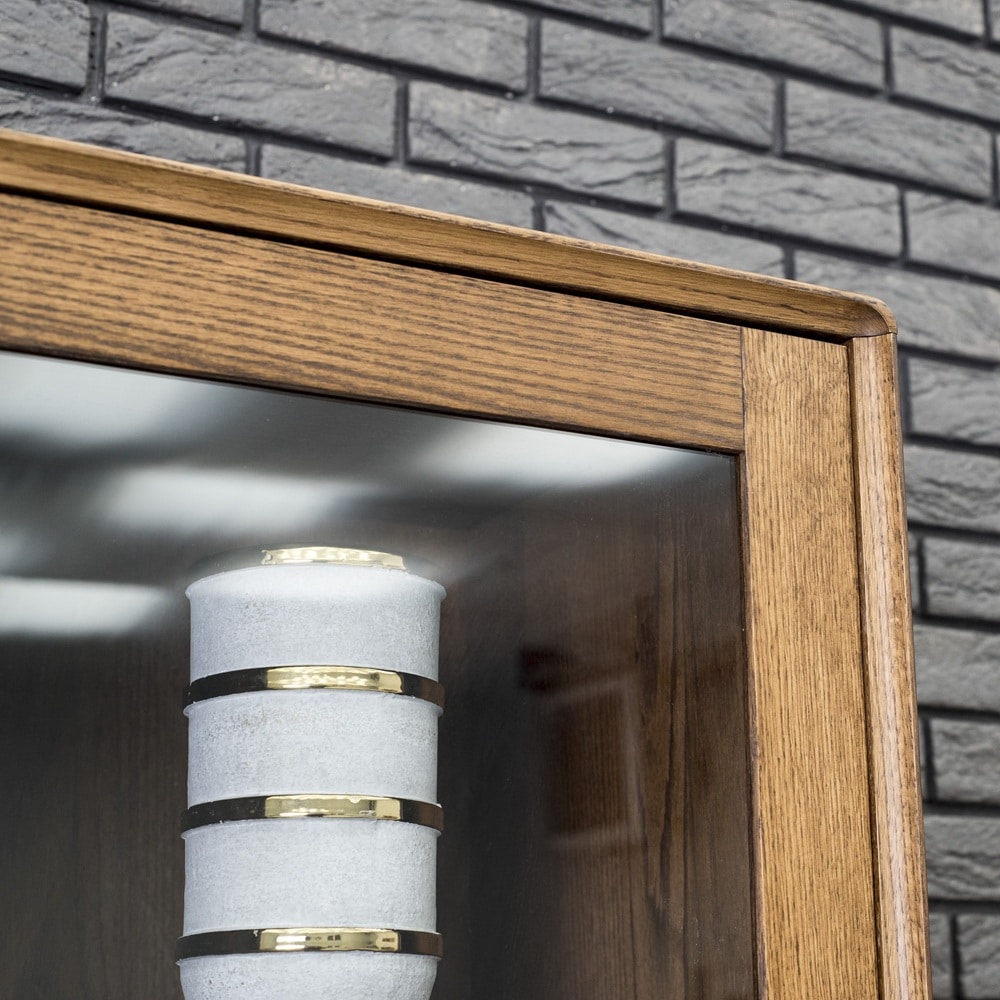 bordo-detaliu-colt-vitrina